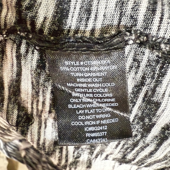 Sanctuary Black and White Rose Print Tee - Picture 4 of 4